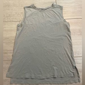 Lululemon sage green muscle tank size 4